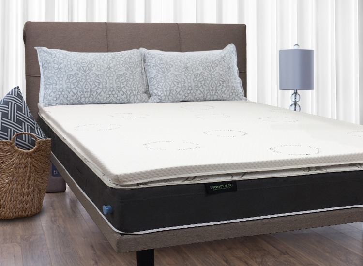 MP-Toppers-LatexMemory-3.3 latex memory foam mattress topper on bed